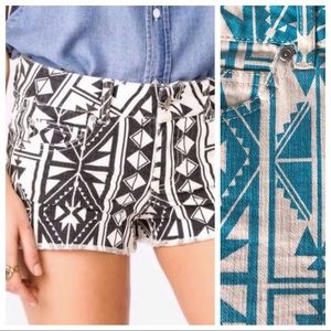 Aztec print SHORTS. Aqua and white. 5 pockets